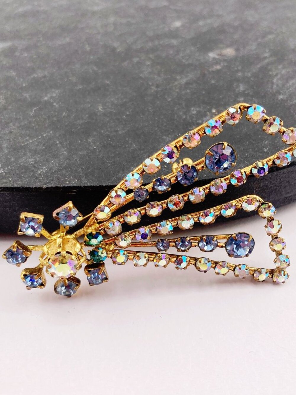 VINTAGE Big aurora borealis rhinestone shooting star brooch whimsigoth comet pin